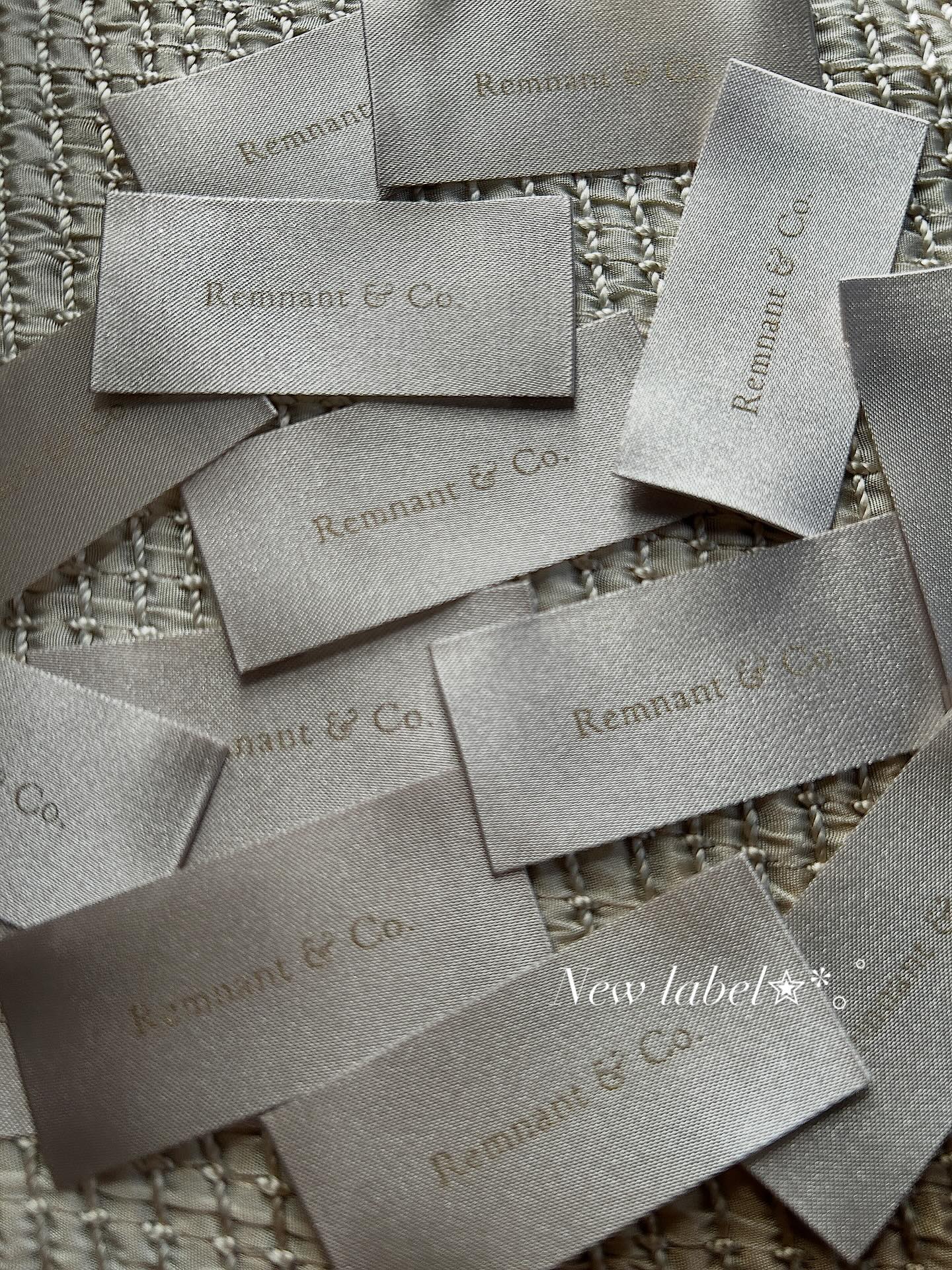 Remnant breathes new life into deadstock through creation.

The name carries the meanings of “what remains” —
leftover fragments, traces of time, and gentle memories that linger.

Discarded silk waste and kimono fabrics,
once overlooked behind mass production,
are carefully transformed into tangible pieces with love and intention.

Silk, a natural fiber closest to human skin.
Primitive, gentle hues dyed with natural materials and the power of the sun.
Low-impact materials and environmentally mindful processes
form the heart of our philosophy.

“Deadstock”に、もう一度クリエーションの息を吹き込む
Remnant（レムナント）。

その名には、「生き残り」「端切れ・余りもの」といった意味とともに、
時間の中に残る「名残」や「面影」への想いを込めています。

廃棄されてしまうくず繭や着物生地など、大量生産の裏側で見過ごされてきた素材たちに、
もう一度光をあて、愛情をもって“かたち”のあるものへ。

人の肌に最も近い自然繊維・シルク。
太陽の力を借り、天然素材で染めた原始的でやさしい色合い。
環境に負荷をかけない素材と手法を大切にしています。

#絹 #自然素材 #サスティナブル #silk #染織#naturalmaterials